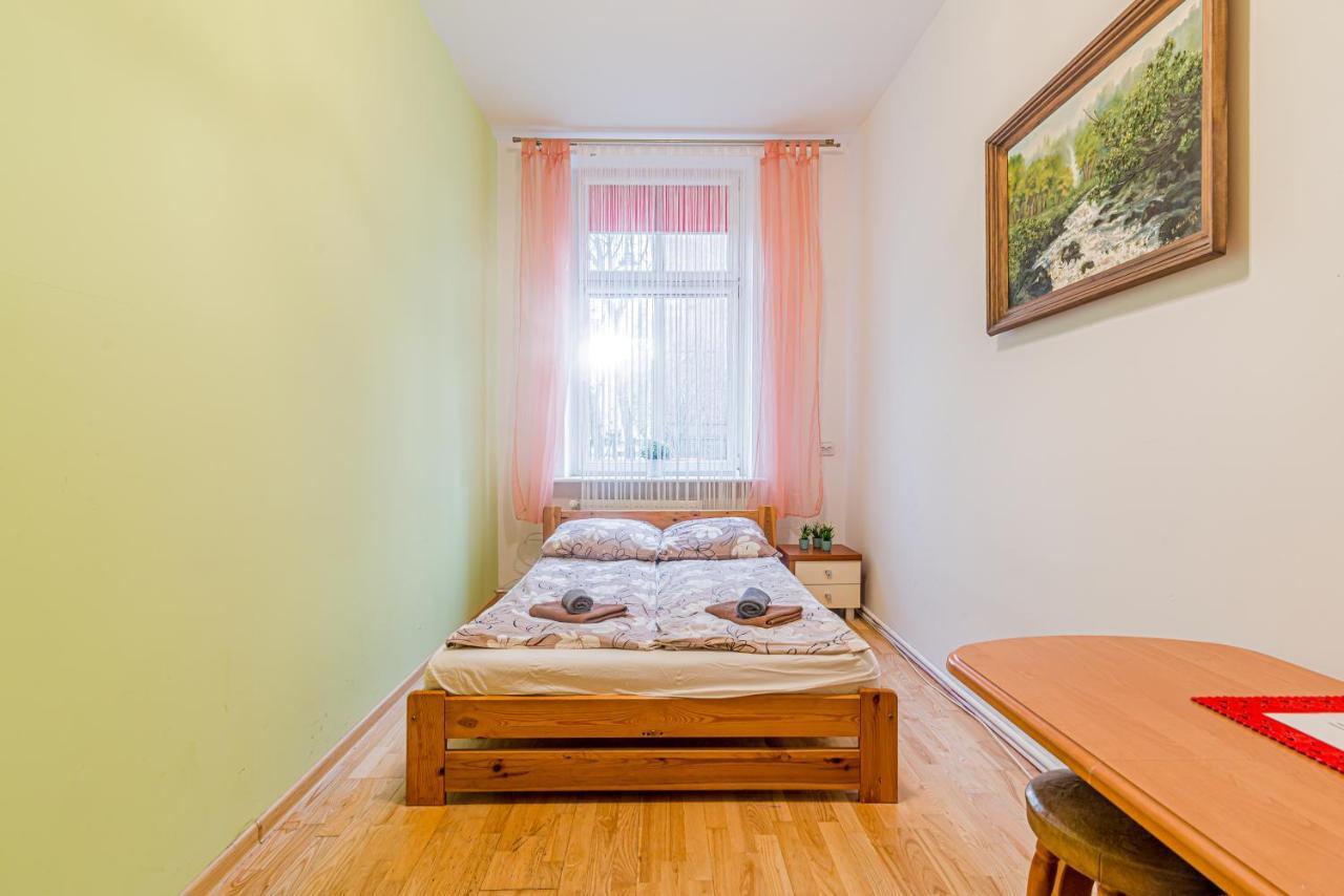 Room Near The Center Гданьск Экстерьер фото